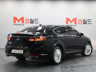 Kia K7 2017, 174110 км, за 5056.85 USD
