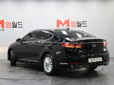 Kia K7 2017, 174110 км, за 5056.85 USD