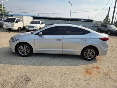 Hyundai Avante 2016, 104000 км, за 5448.34 USD