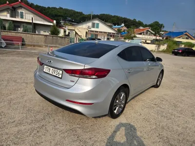 Hyundai Avante 2016, 104000 км, за 5448.34 USD
