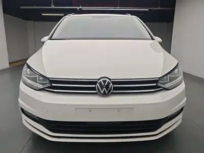Volkswagen Touran 2022, 50100 км, за 13102.68 USD