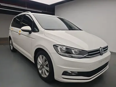 Volkswagen Touran 2022, 50100 км, за 13102.68 USD