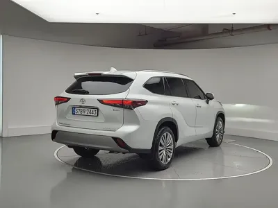 Toyota Highlander 2025, 2064 км, за 43554.56 USD