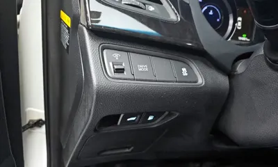 Hyundai Grandeur 2016, 124891 км, за 5846.03 USD - фото 17
