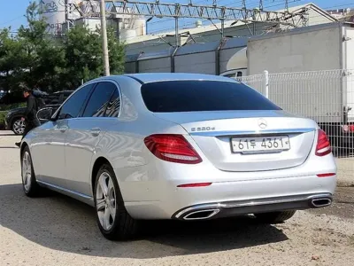 Mercedes-Benz E-Class 2017, 119637 км, за 10921.14 USD