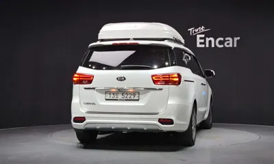 Kia Canival 2019, 117740 км, за 10241.16 USD