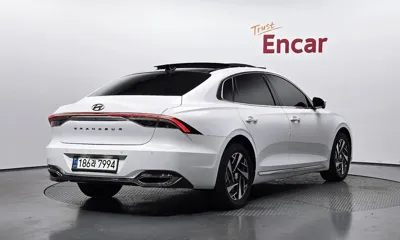 Hyundai Grandeur 2023, 60211 км, за 15938.08 USD