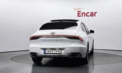 Hyundai Grandeur 2023, 60211 км, за 15938.08 USD