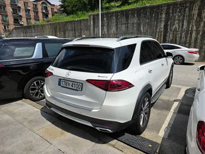 Mercedes-Benz GLE-Class 2021, 94000 км, за 33177.23 USD