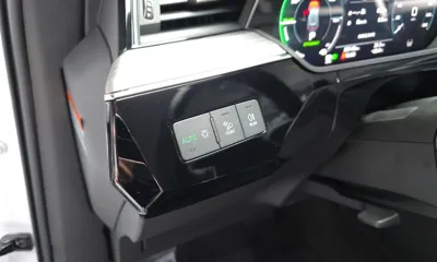 Audi e-tron 2022, 68149 км, за 29217.37 USD - фото 20