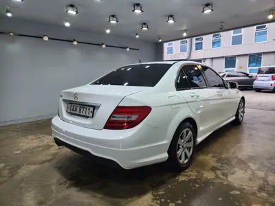 Mercedes-Benz C-Class 2013, 92858 км, за 3818.03 USD