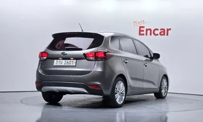 Kia Carens 2018, 114105 км, за 5880.41 USD