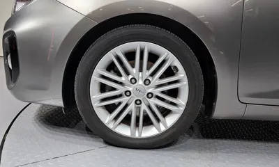 Kia Carens 2018, 114105 км, за 5880.41 USD