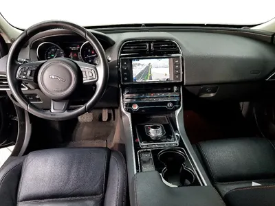 Jaguar XE 2016, 82000 км, за 3959.55 USD