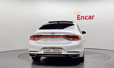 Hyundai Grandeur 2017, 131681 км, за 10174.61 USD