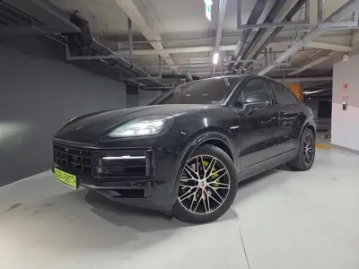 Porsche Cayenne 2025, 15000 км, за 116048.76 USD