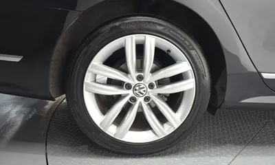 Volkswagen Passat 2018, 88377 км, за 6440.29 USD