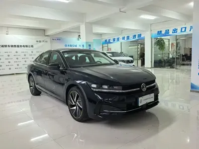 Volkswagen Magotan 2024, 9500 км, за 25070.15 USD
