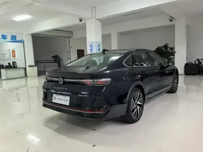 Volkswagen Magotan 2024, 9500 км, за 25070.15 USD