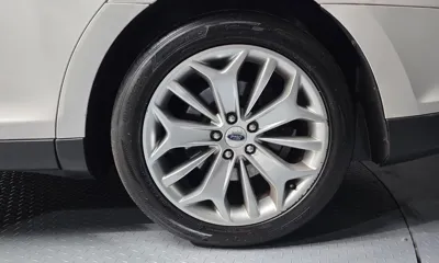 Ford Taurus 2017, 131316 км, за 5219.69 USD