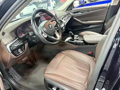 BMW 5 Series 2021, 65000 км, за 24134.71 USD