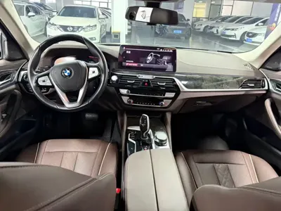 BMW 5 Series 2021, 65000 км, за 24134.71 USD