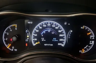 Jeep Cherokee 2016, 107000 км, за 10744.28 USD - фото 13