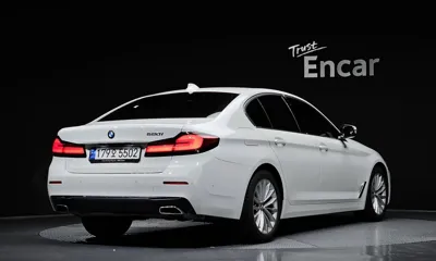 BMW 5-Series 2022, 40202 км, за 23311.24 USD