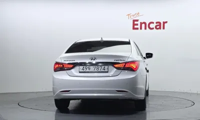 Hyundai Sonata 2013, 160689 км, за 2691.35 USD