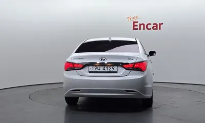 Hyundai Sonata 2013, 132802 км, за 3583.06 USD