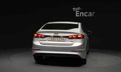 Hyundai Avante 2017, 70786 км, за 5513.98 USD
