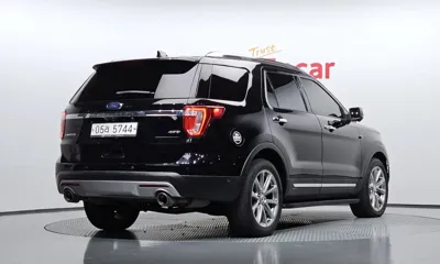 Ford Explorer 2017, 129555 км, за 9122.16 USD