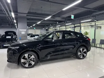 Audi Q5 2025, 17 км, за 62913.85 USD