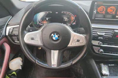 BMW 5 Series 2022, 25299 км, за 37316 USD - фото 10