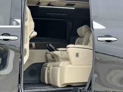 Toyota Vellfire 2024, 28000 км, за 118891.16 USD - фото 6