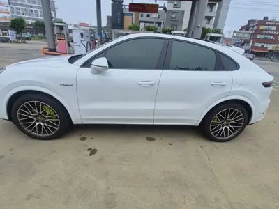 Porsche Cayenne 2023, 54000 км, за 72206.91 USD
