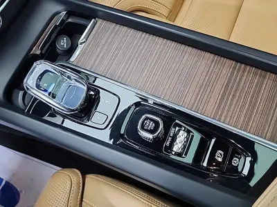 Volvo XC60 2021, 88121 км, за 24655.24 USD - фото 8