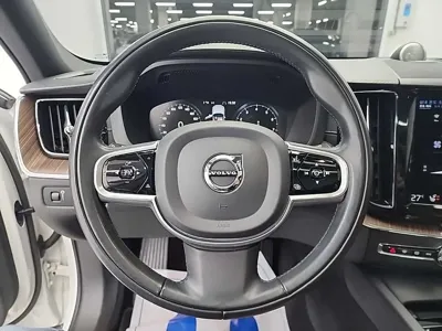 Volvo XC60 2021, 88121 км, за 24655.24 USD - фото 9
