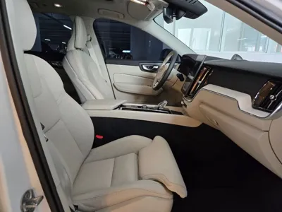 Volvo XC60 2026, 3951 км, за 47780 USD - фото 10