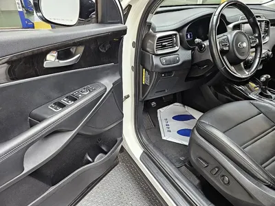 Kia Sorento 2016, 92020 км, за 8985.79 USD
