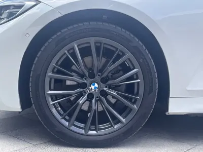 BMW 3 Series 2021, 56000 км, за 26014.8 USD - фото 25