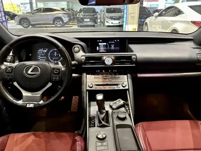 Lexus IS 2018, 110000 км, за 20072.19 USD