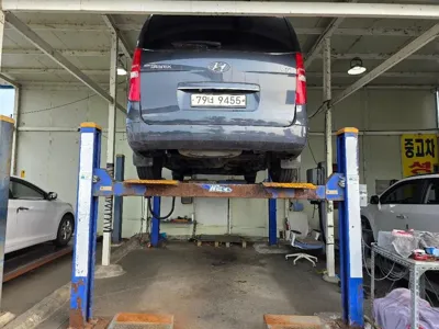 Hyundai Starex 2018, 110455 км, за 7017.2 USD