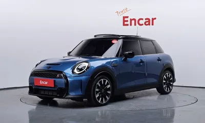 MINI Cooper · 2022 год