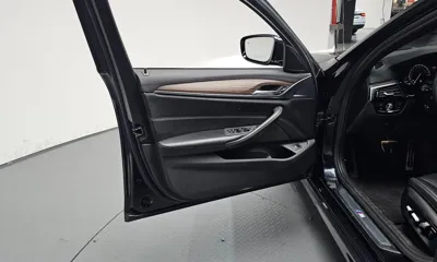 BMW 5-Series 2018, 63819 км, за 18526.94 USD - фото 24