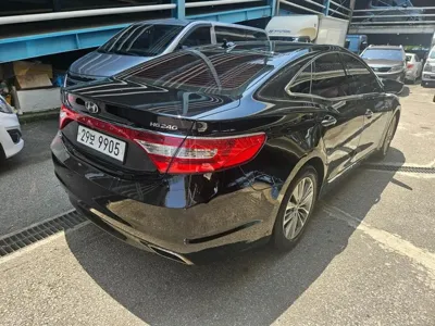 Hyundai Grandeur 2017, 211335 км, за 2115.28 USD
