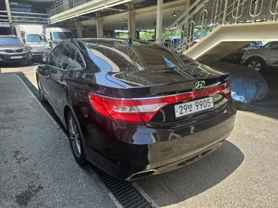 Hyundai Grandeur 2017, 211335 км, за 2115.28 USD