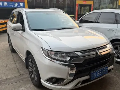 Mitsubishi Outlander 2022, 38100 км, за 18216.24 USD