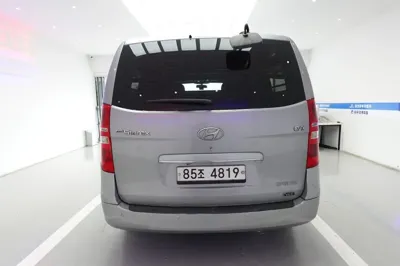 Hyundai Starex 2011, 200000 км, за 2535.27 USD