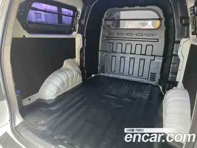 Hyundai Starex 2017, 36000 км, за 9247.76 USD - фото 13